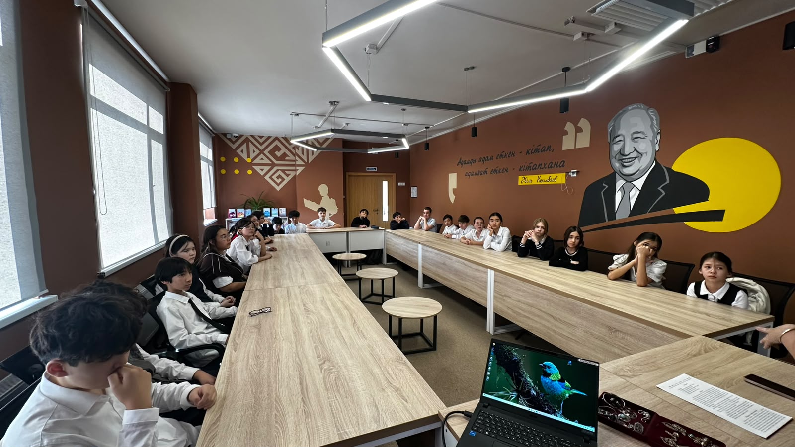 The students got acquainted with the history of Kazakh jewelry art