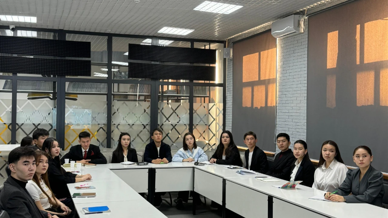 Теңдіктен әділеттілікке: семинар-тренингтер сериясы әртүрлі өңір студенттерінің басын қосты 