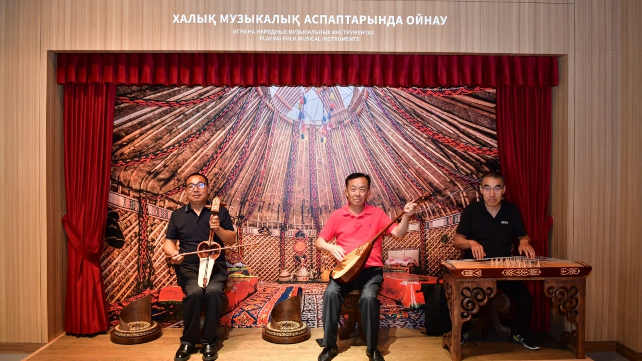 Музей Президентского центра РК посетила делегация с КНР