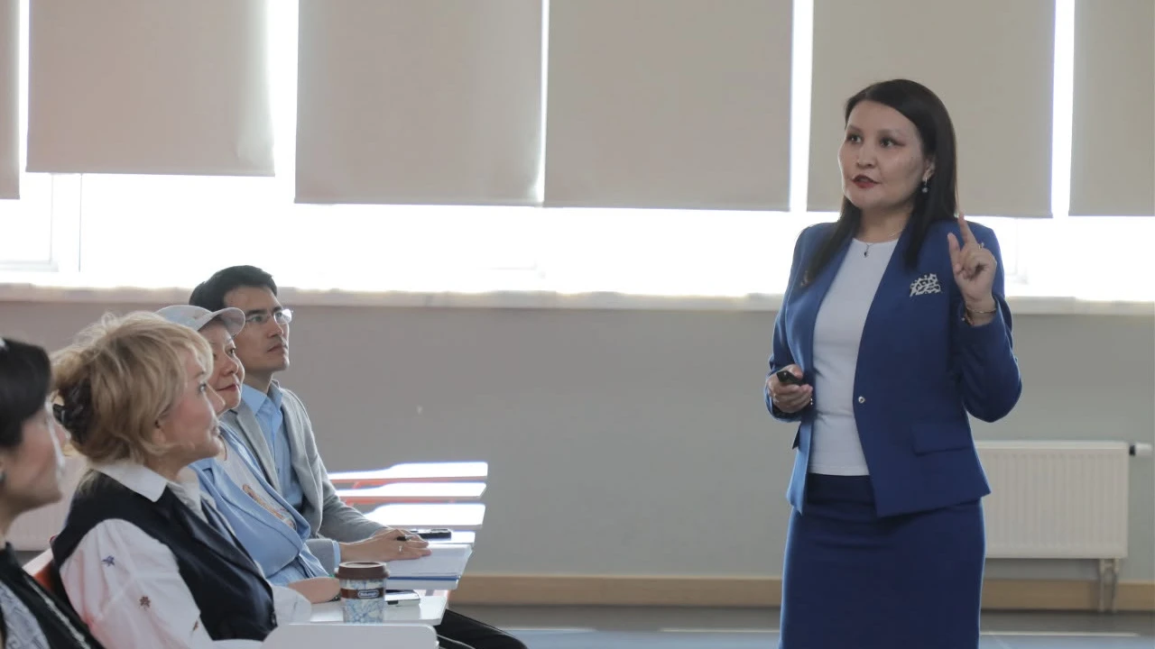 «Кәсіби ортадағы мәдениетаралық коммуникация» тренингі 