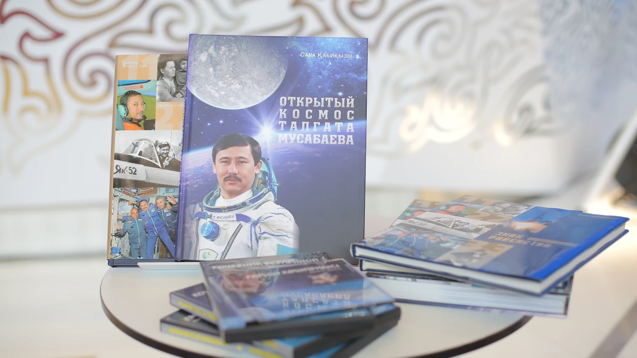 В Астане открылась выставка, посвященная 65-летию полета Юрия Гагарина в космос