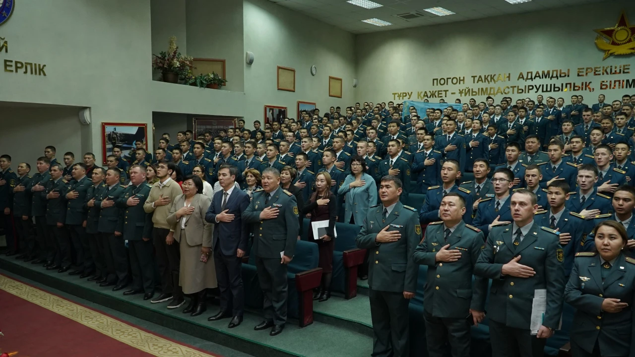 Сағадат Нұрмағамбетов атындағы Әскери колледжде Республика күніне арналған жылжымалы көрме ашылды
