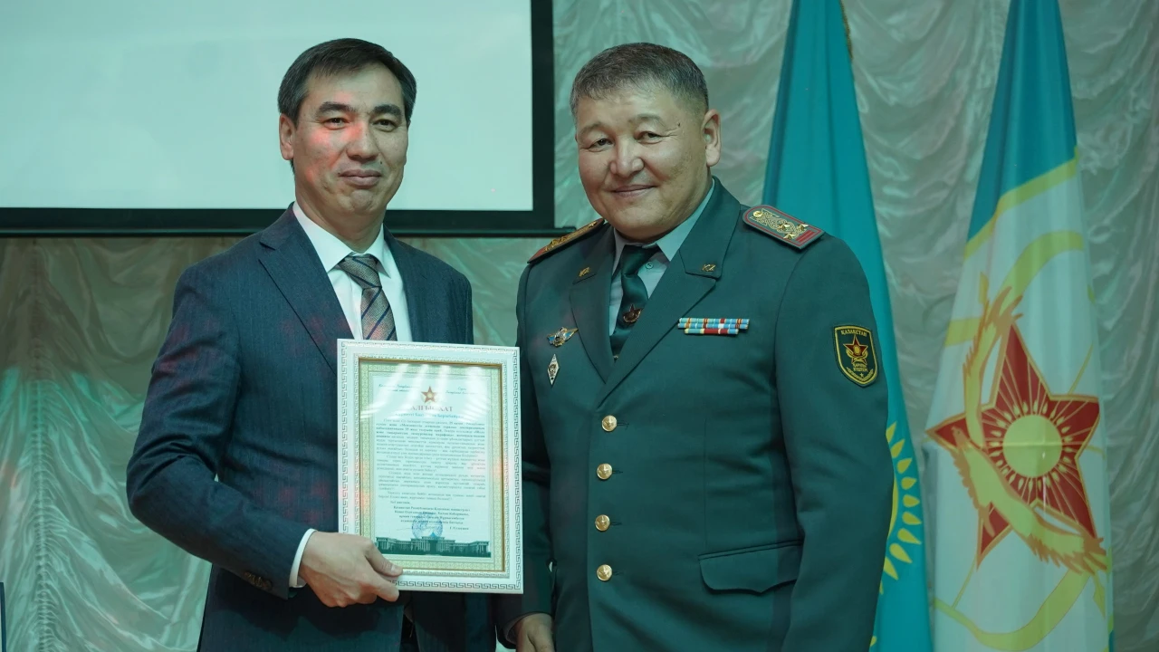 Сағадат Нұрмағамбетов атындағы Әскери колледжде Республика күніне арналған жылжымалы көрме ашылды