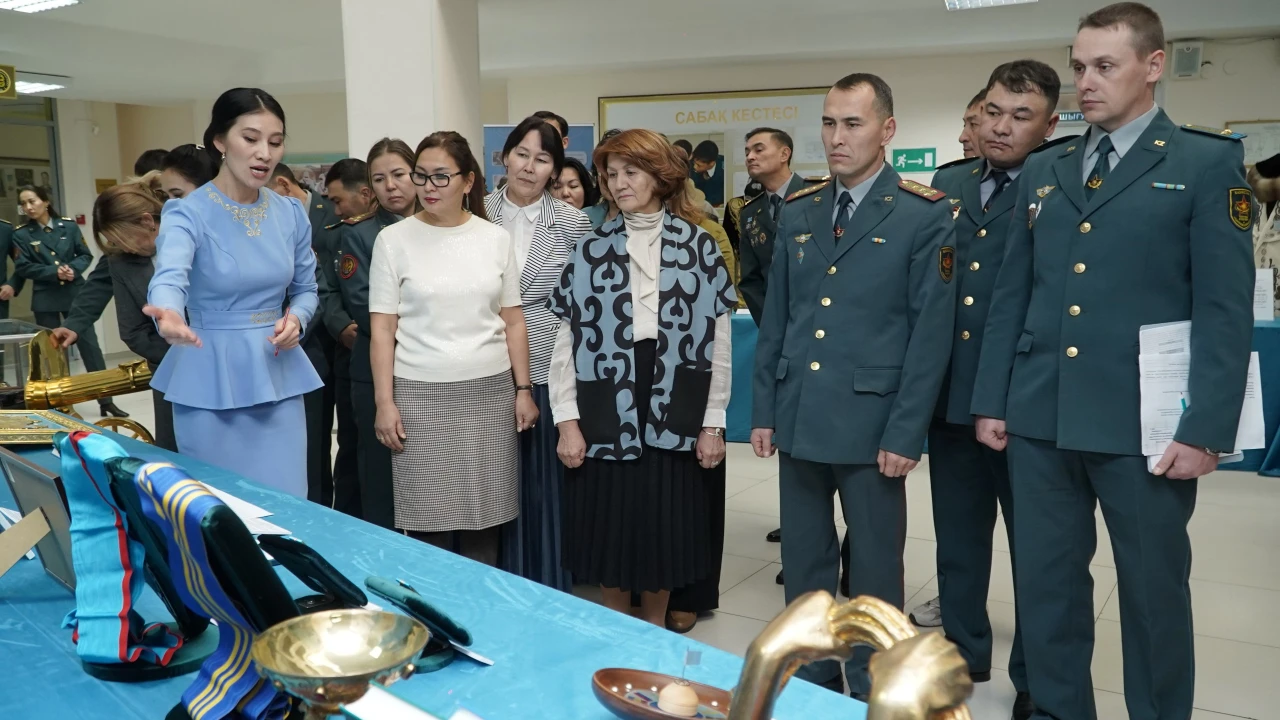 Сағадат Нұрмағамбетов атындағы Әскери колледжде Республика күніне арналған жылжымалы көрме ашылды