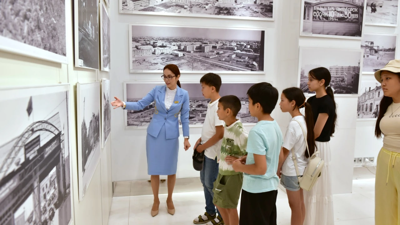 The Museum of the Presidential Center Held a Series of Tours for Capital City Day. 