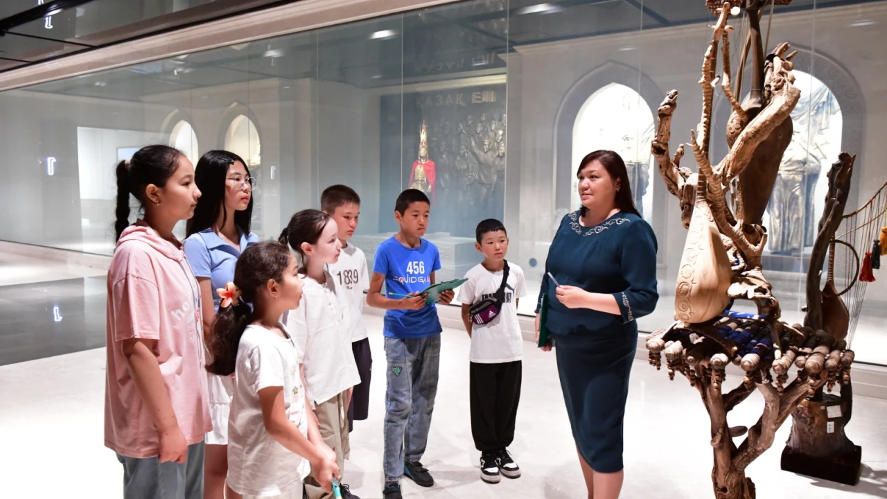 The Museum of the Presidential Center Held a Series of Tours for Capital City Day. 