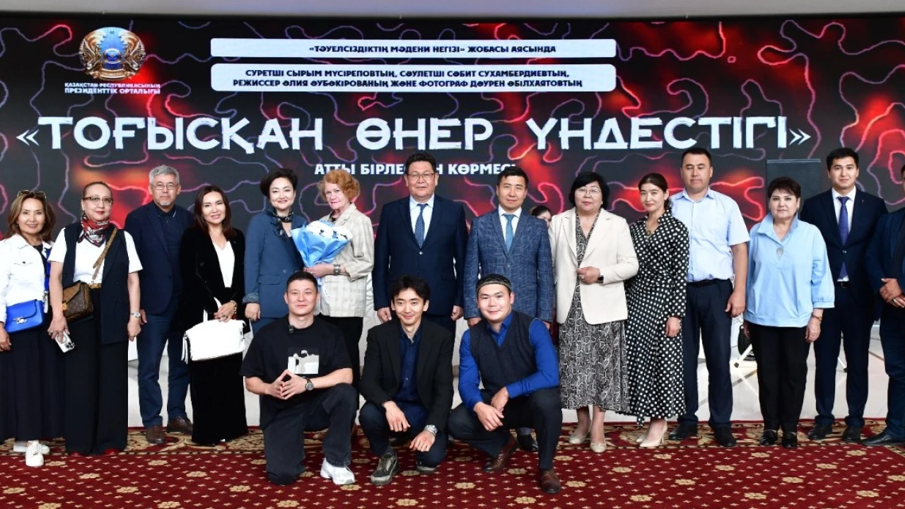 Президенттік орталықта «Таза Қазақстан» республикалық акциясы  аясында «Тоғысқан өнер үндестігі» атты көрме ашылды 