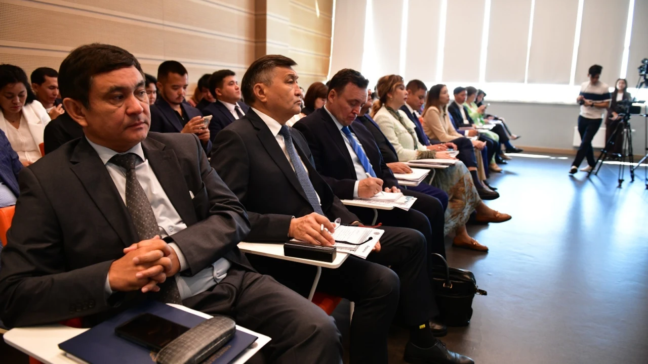 Президенттік орталықта Қазақстан Республикасы Конституциясының 30 жылдығына арналған сарапшылық кездесу