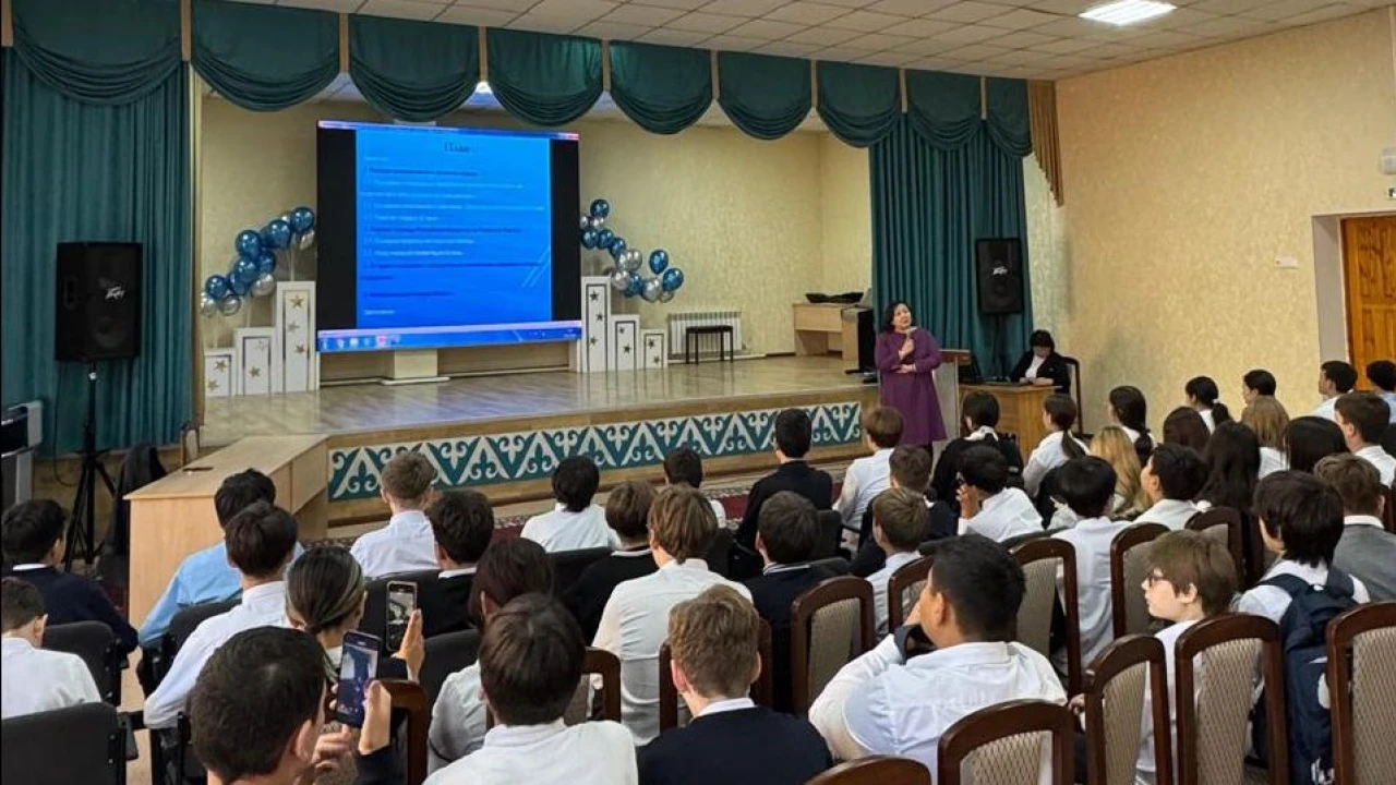 Елордадағы №30 мектеп-гимназиясында «Астана – Тәуелсіз Қазақстанның символы» тақырыбында көшпелі дәріс өтті 