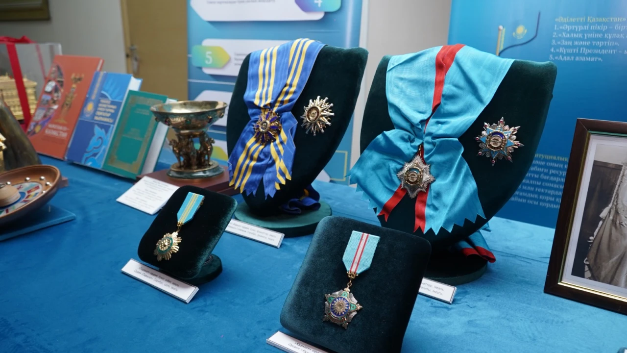 Сағадат Нұрмағамбетов атындағы Әскери колледжде Республика күніне арналған жылжымалы көрме ашылды
