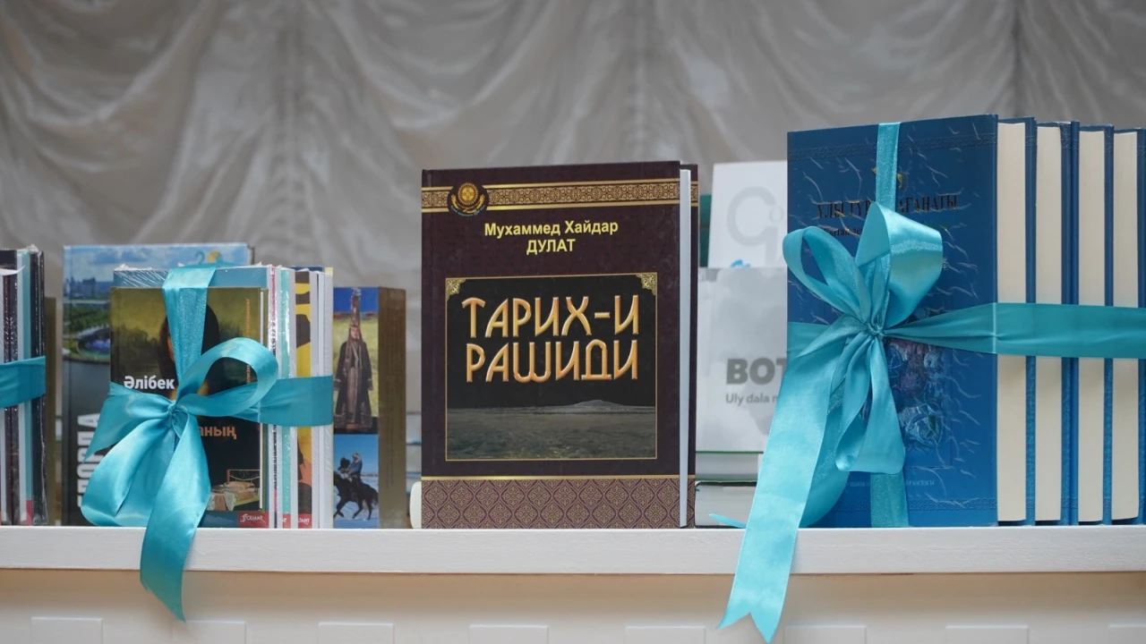 Сағадат Нұрмағамбетов атындағы Әскери колледжде Республика күніне арналған жылжымалы көрме ашылды