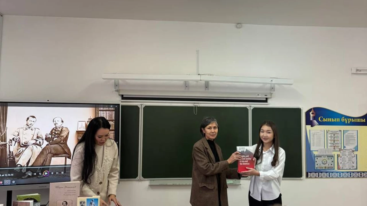 ҚР Президенттік орталығының қызметкерлері Шоқан Уәлихановтың 190 жылдығына арналған әдеби сағат өткізді 