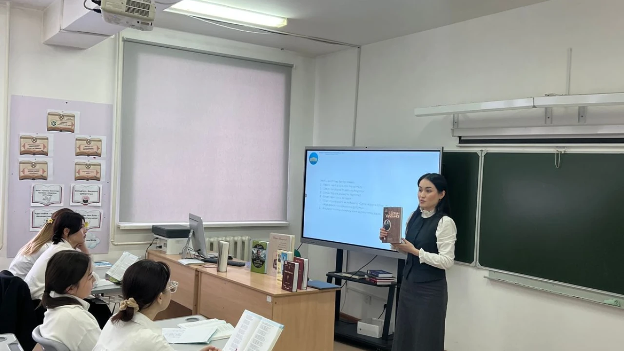 ҚР Президенттік орталығының қызметкерлері Шоқан Уәлихановтың 190 жылдығына арналған әдеби сағат өткізді 