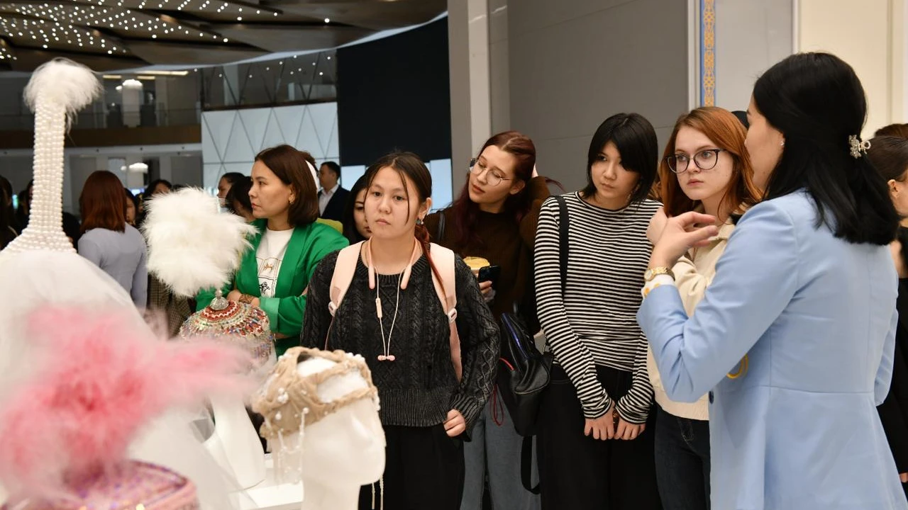 Қазақстан Республикасы Президенттік орталығында Қ. Байсейітова атындағы Қазақ ұлттық өнер университетінің көрмесі ашылды 