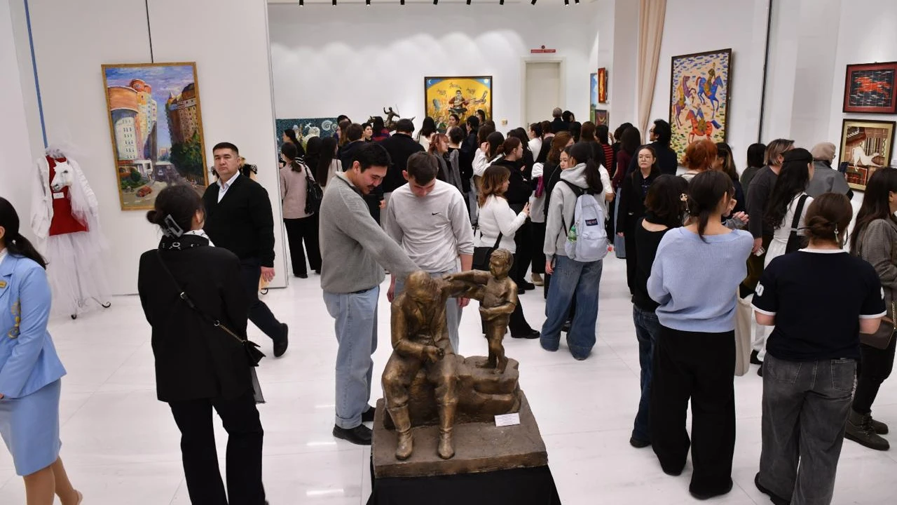 Қазақстан Республикасы Президенттік орталығында Қ. Байсейітова атындағы Қазақ ұлттық өнер университетінің көрмесі ашылды 