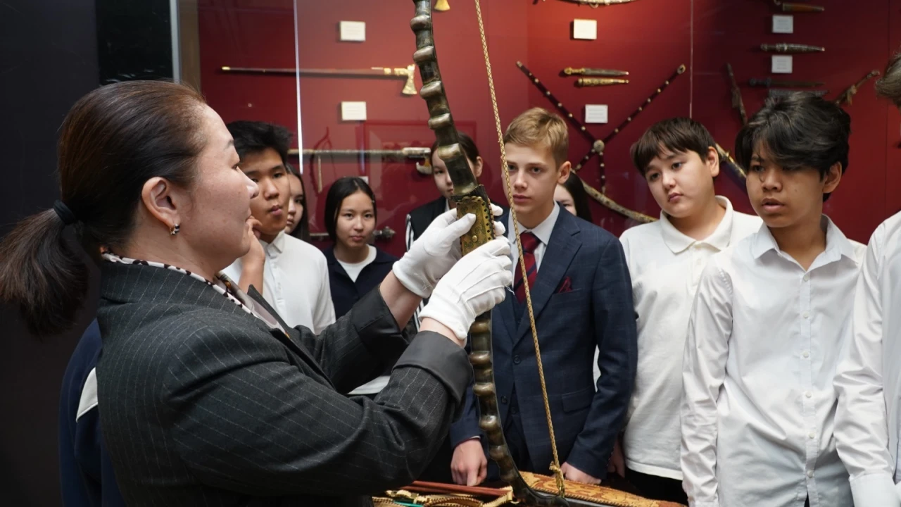 Урок-экскурсия «Институт батырства: традиции, статус и вооружение» в Президентском центре 