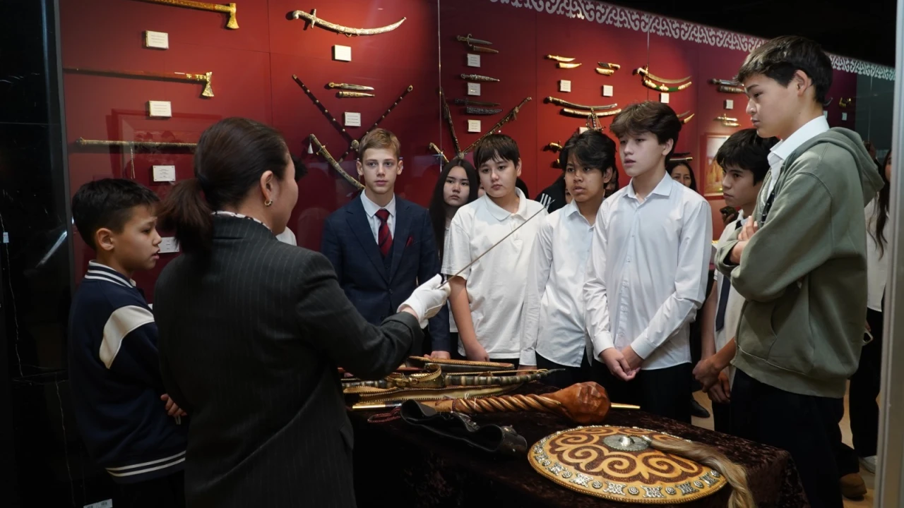 Урок-экскурсия «Институт батырства: традиции, статус и вооружение» в Президентском центре 