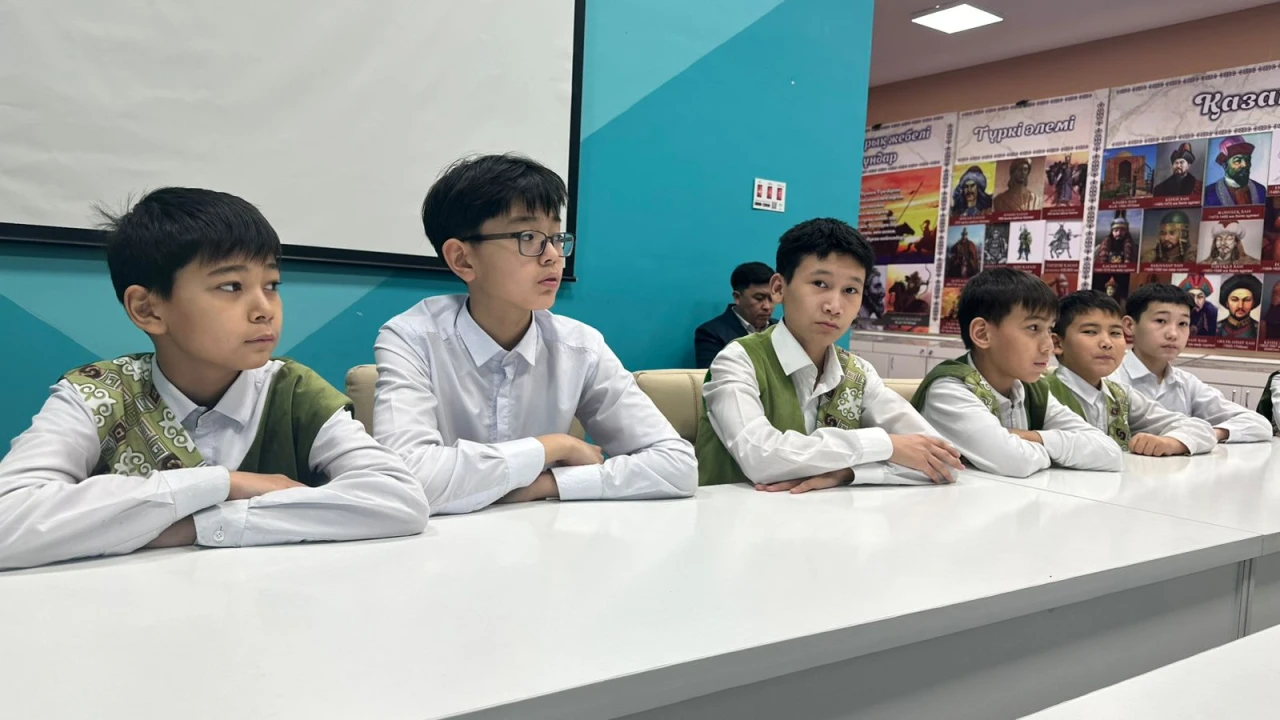Астанадағы №53 мектеп-лицейінде «Ұлттық құндылықтар ұлағаты»  көшпелі дәрісі өтті 