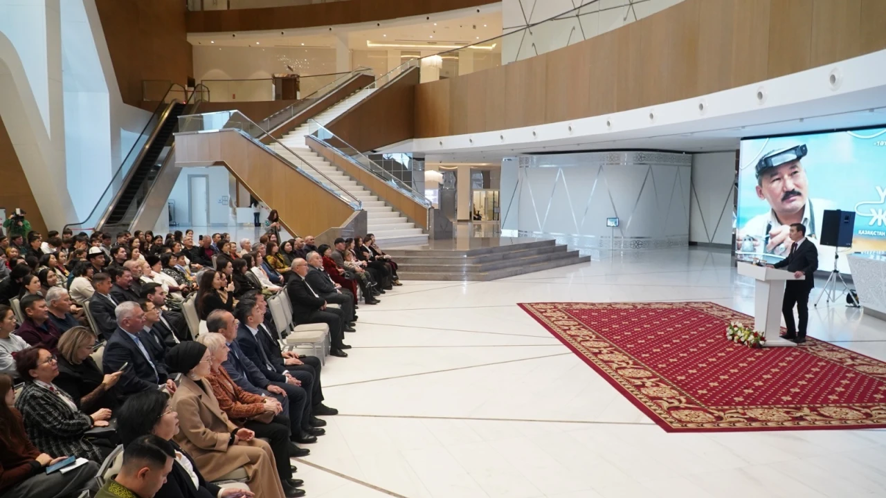 Президенттік орталықта Қазақстан Республикасының Тәуелсіздік күніне арналған көрме өтті 