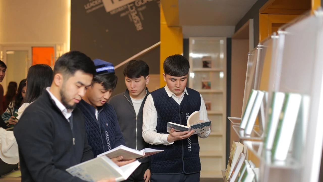 В 2025 году книжный фонд  Президентского центра пополнился на 300 книг 