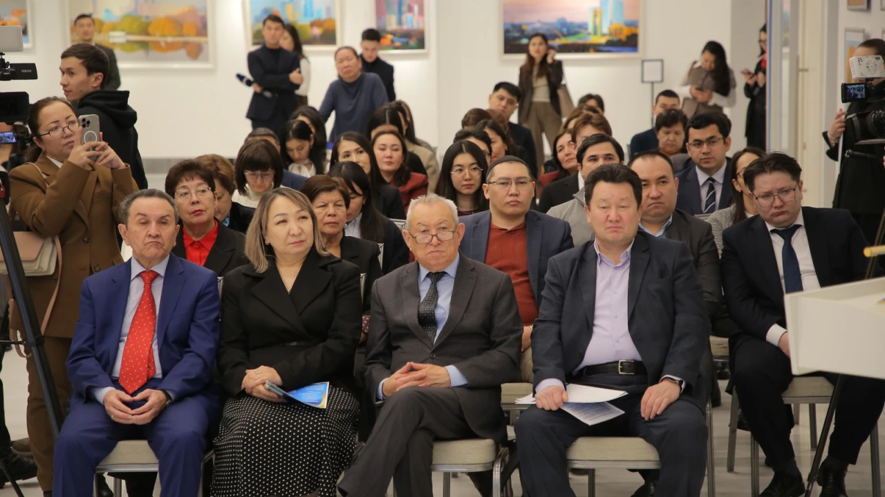 В Президентском центре прошла экспертная встреча по обсуждению проекта новой Конституции страны