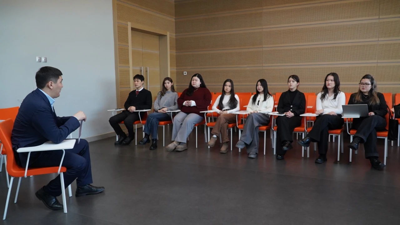 Президенттік орталықта «Дарын» мемлекеттік жастар сыйлығының лауреаты Олжас Беркінбаевтың қонақ дәрісі өтті 