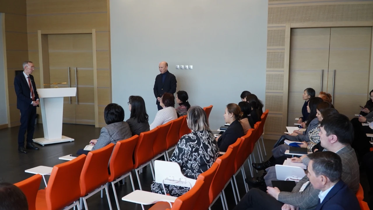 Для коллектива Президентского центра состоялся семинар, направленный на повышение финансовой грамотности 