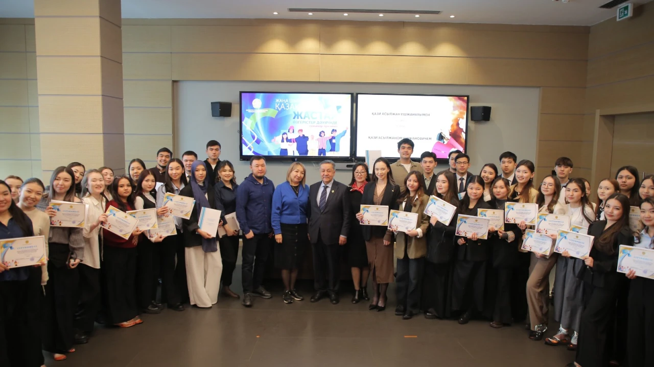 «Будущее в руках молодежи»: история успеха Асылжана Қази в рамках цикла встреч к 35-летию независимости 
