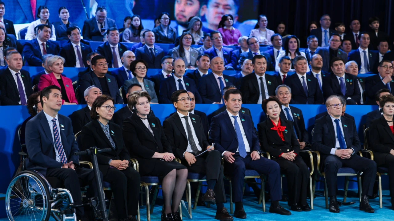 Президенттік орталықта еліміздің Конституциясын қабылдауға арналған Жалпыұлттық коалицияның отырысы өтті 