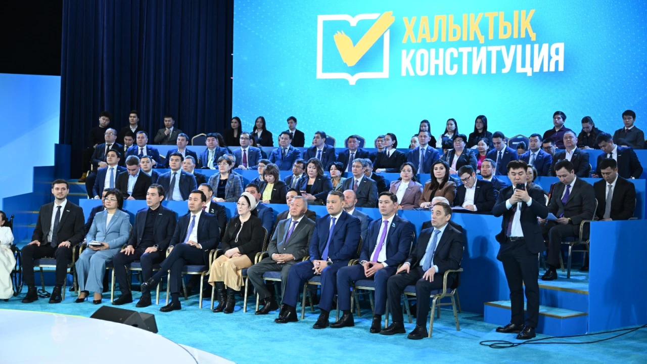 Президенттік орталықта еліміздің Конституциясын қабылдауға арналған Жалпыұлттық коалицияның отырысы өтті 