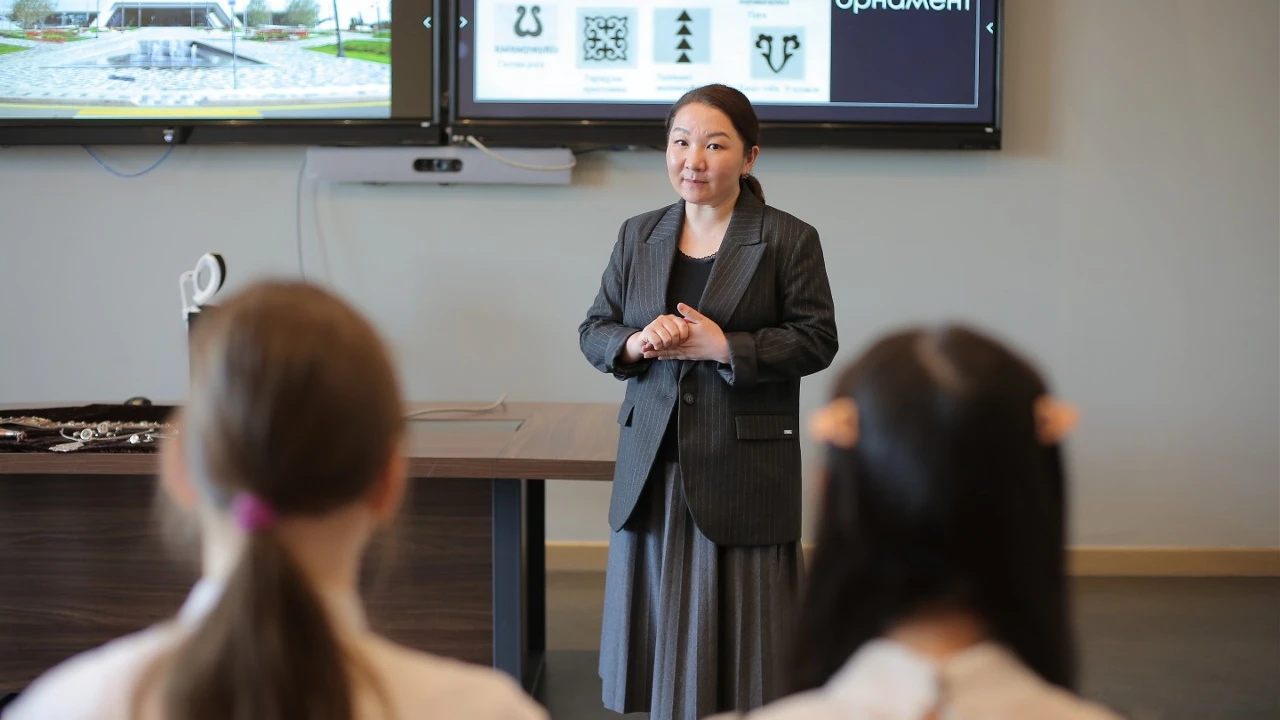 Secrets of the Steppe Jewelers: Kazakh Jewelry Art Leasson was Held at the Presidential Center 