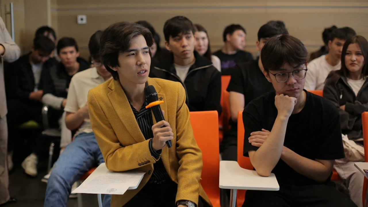 An expert meeting between youth and representatives of the space industry was held in the capital 