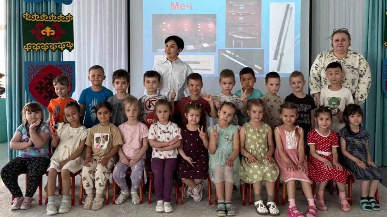 Елордалық мектеп жасына дейінгі балалар  Президенттік орталықтың музей жинағымен танысты 
