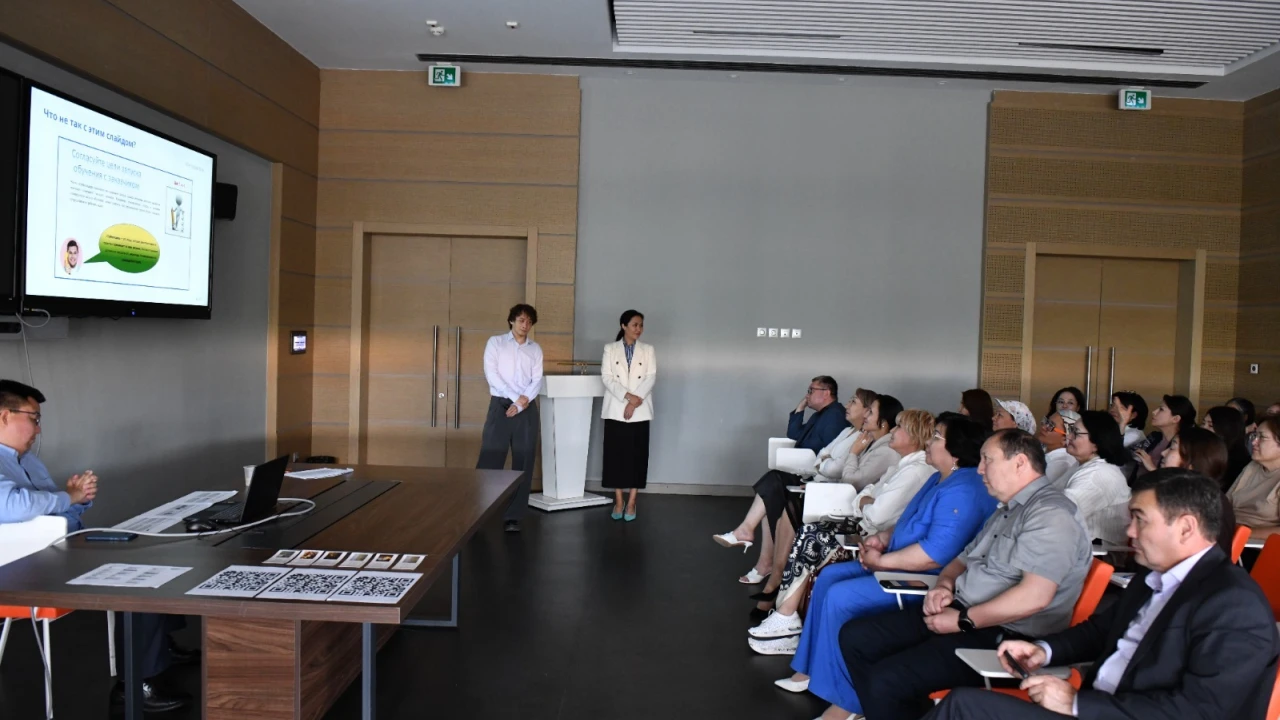 A training session on effective presentation preparation was held at the Presidential Center 