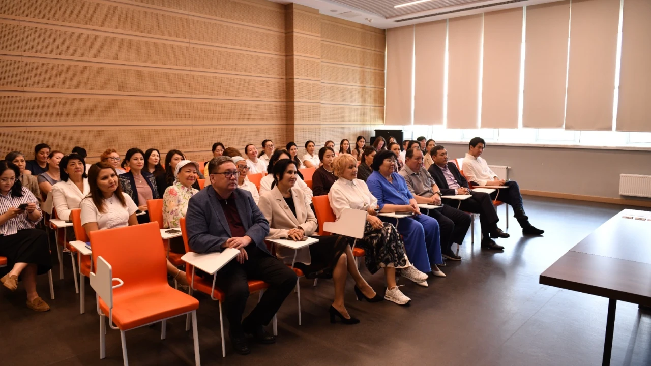A training session on effective presentation preparation was held at the Presidential Center 